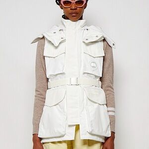 🪿🇨🇦🍁Canada Goose Belted Chaka with Hood Vest in White size Small